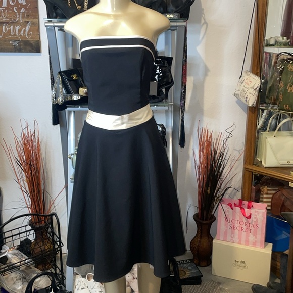 ⭐️You will get 2 great used condition dresses size 3 & small - Picture 5 of 14